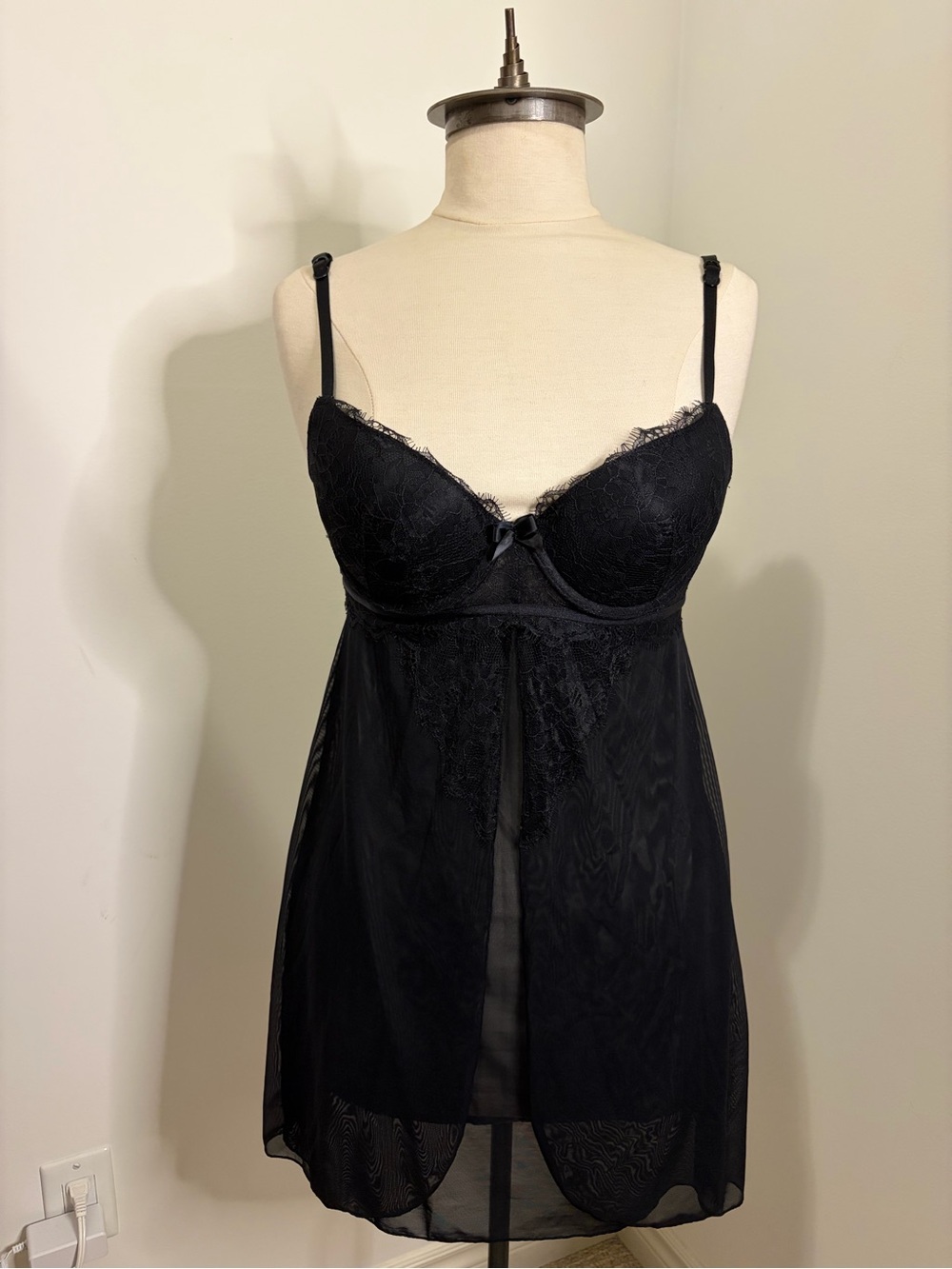 LA VIE EN ROSE Black Mesh Lace Trim Babydoll SIZE MEDIUM